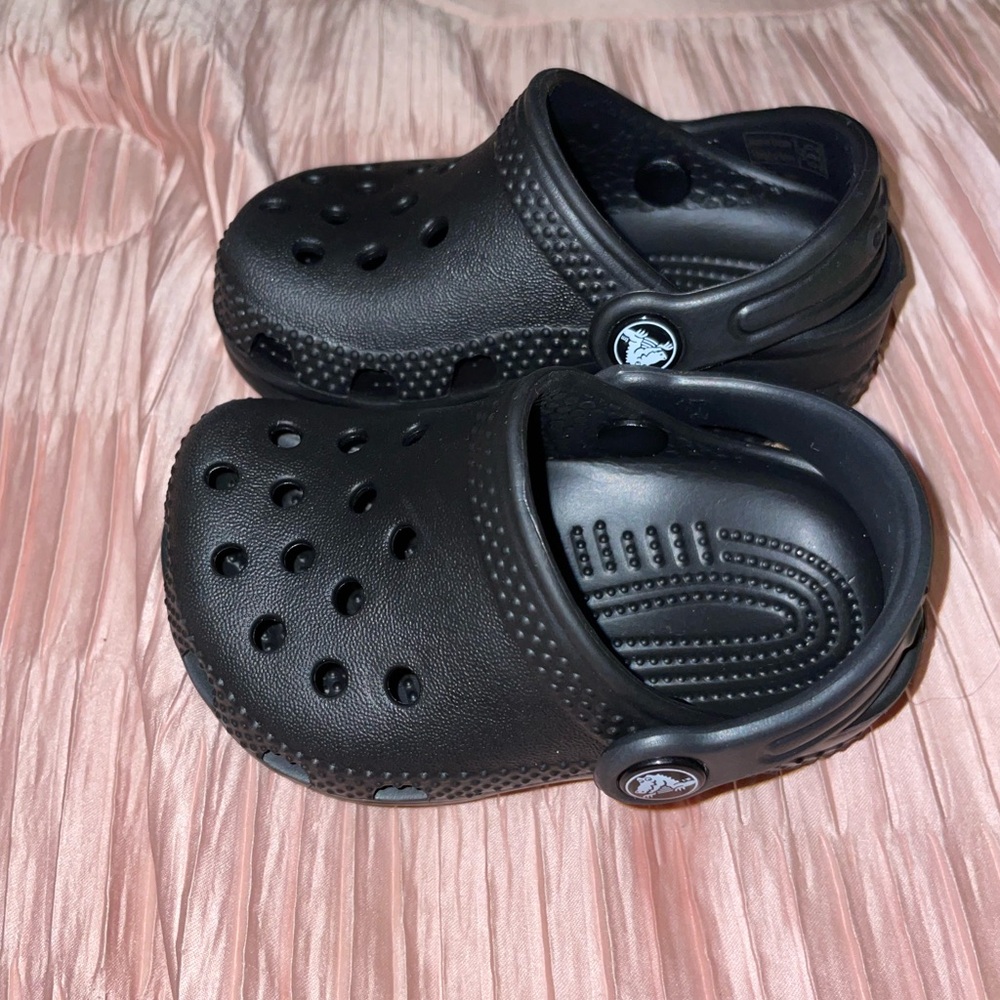 CROCS Black Baby Clogs 🐊